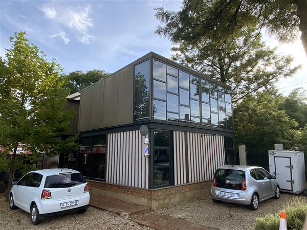 42  m² Commercial space