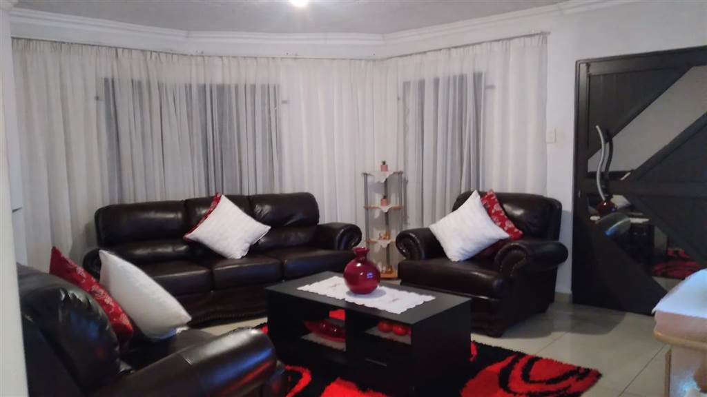 4 Bed House in Boksburg Central photo number 11