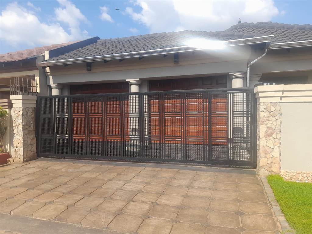 4 Bed House in Boksburg Central photo number 15