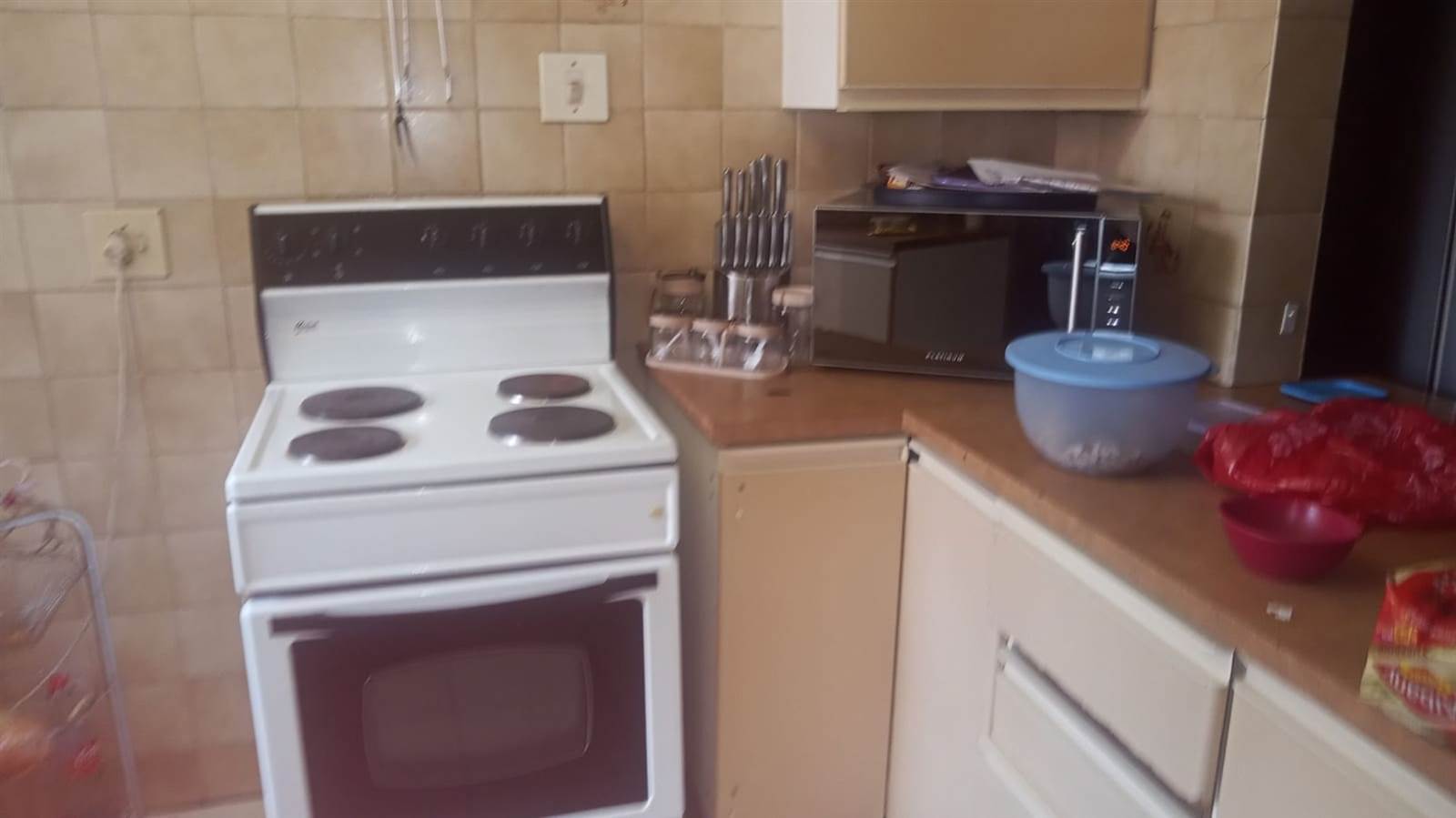 3 Bed Townhouse in Vereeniging Central photo number 2