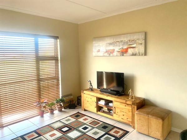 2 Bed Apartment in Grassy Park