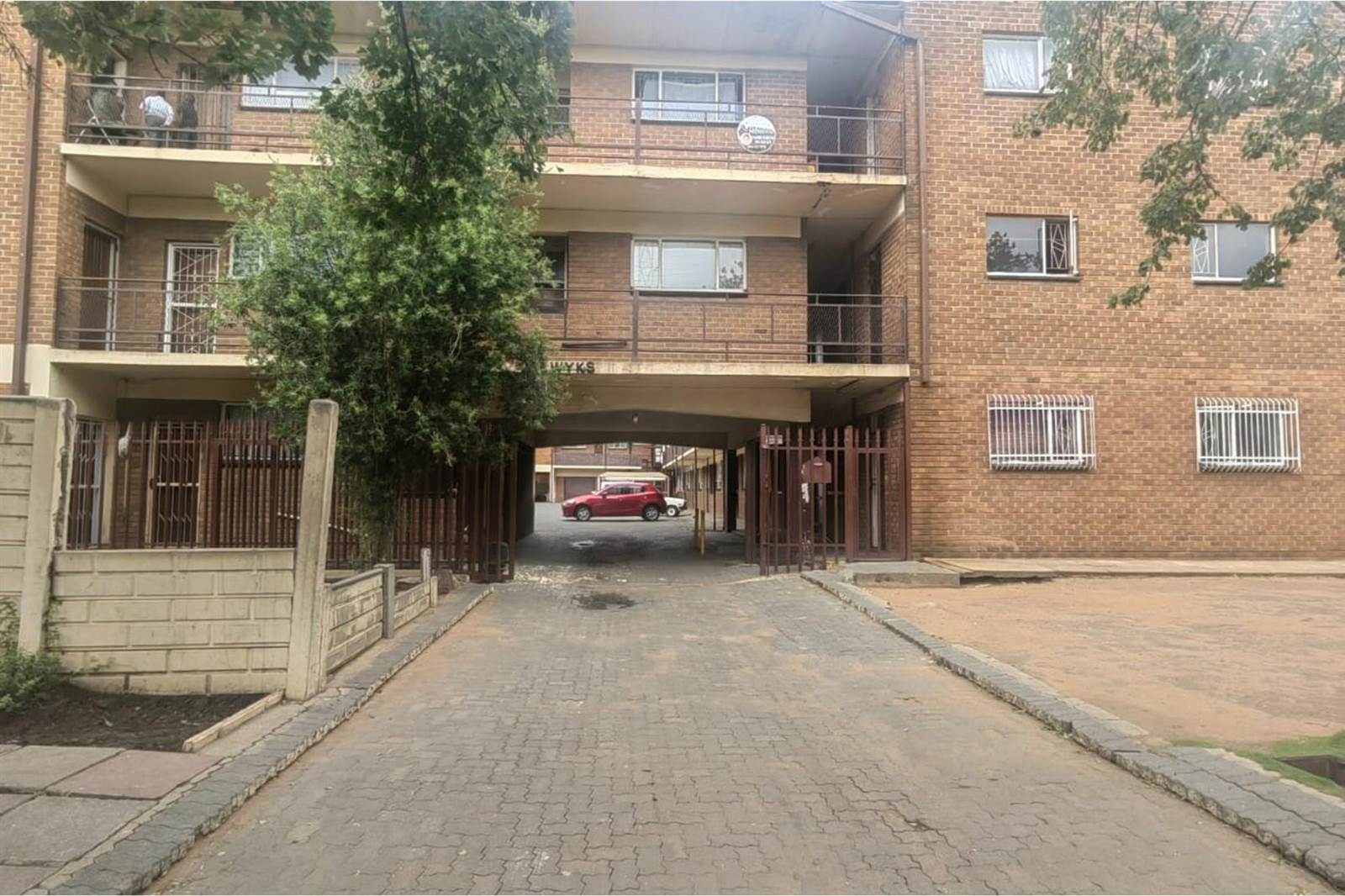 2 Bed Apartment in Vereeniging Central photo number 13