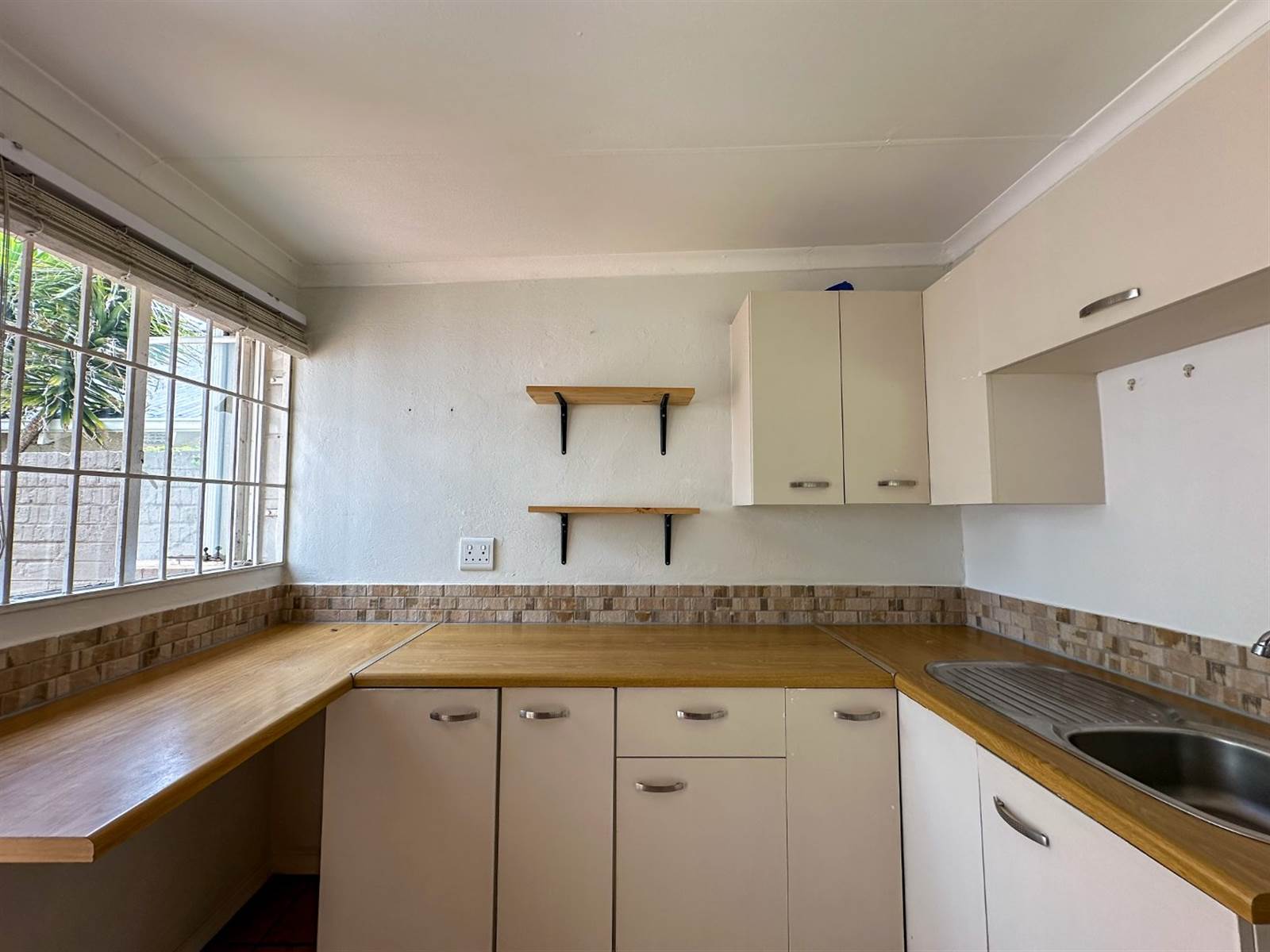 3 Bed House in Parkhurst photo number 11