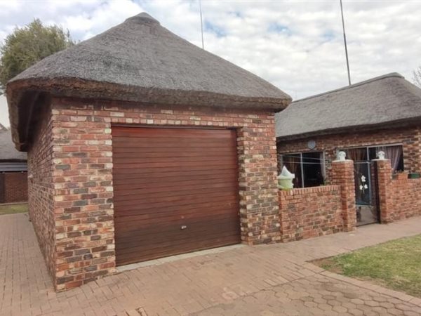 3 Bedroom Townhouse 3 Bedroom Townhouse