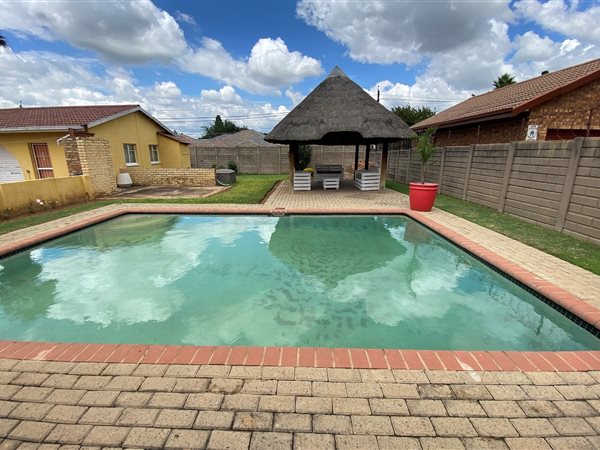 5 Bedroom House 5 Bedroom House