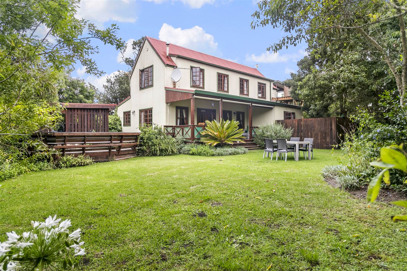 13 Bed House in Knysna Central photo number 10