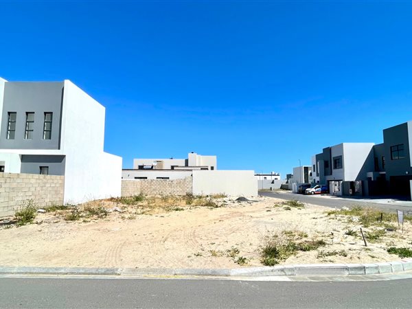 335 m² Land