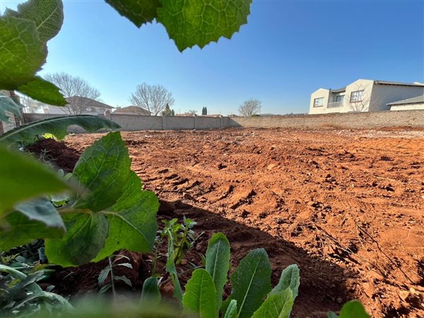 873 m² Land