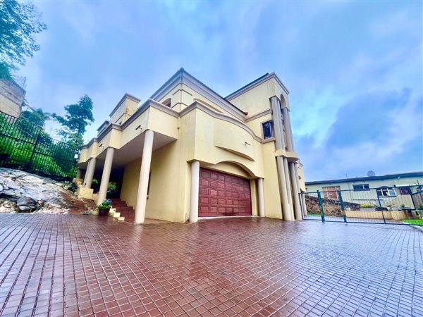 2 Bedroom Townhouse 2 Bedroom Townhouse