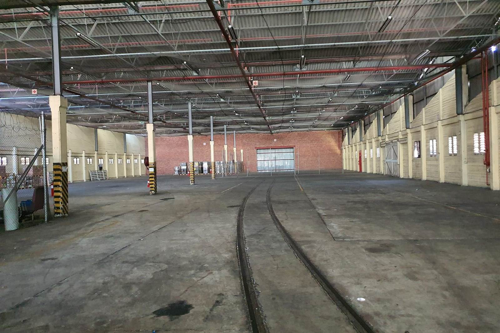 4000  m² Industrial space in North End photo number 9