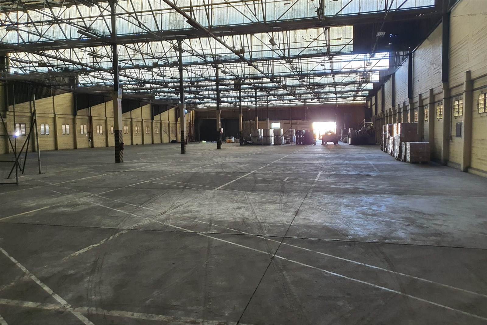 4000  m² Industrial space in North End photo number 3