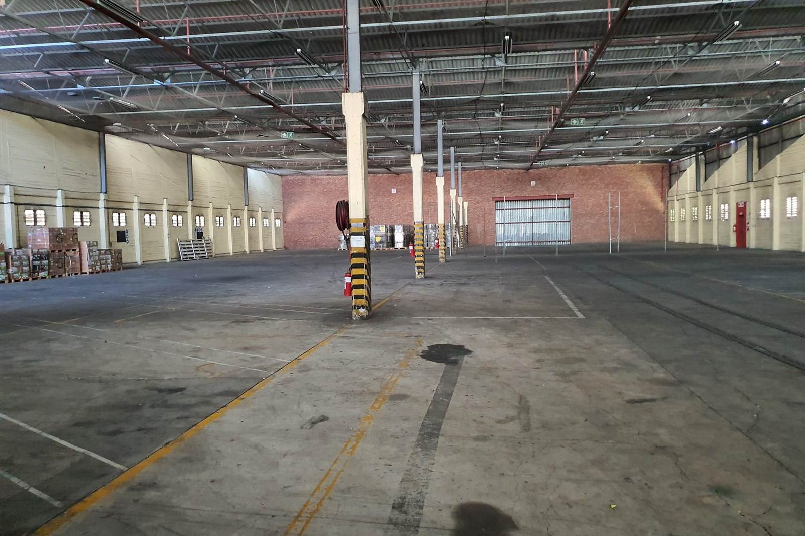 4000  m² Industrial space in North End photo number 11