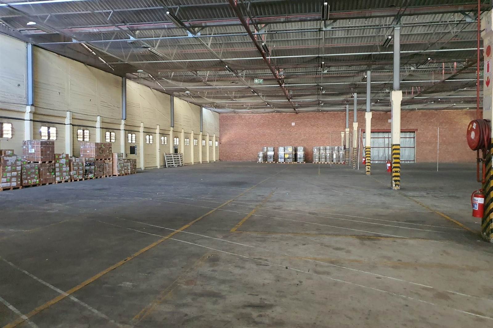 4000  m² Industrial space in North End photo number 8