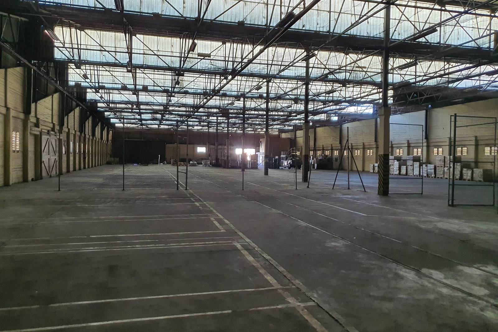 4000  m² Industrial space in North End photo number 5
