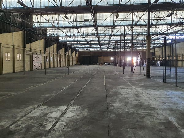 4000  m² Industrial space in North End
