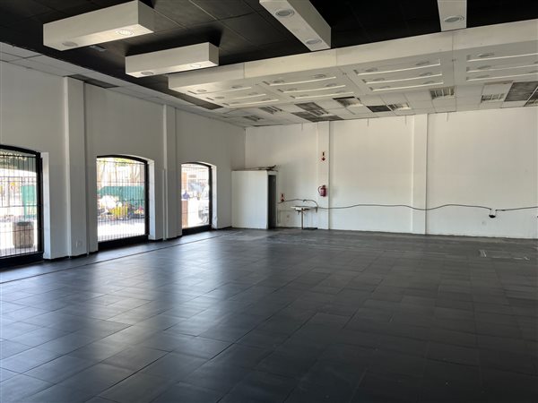 150  m² Commercial space in Somerset West Central
