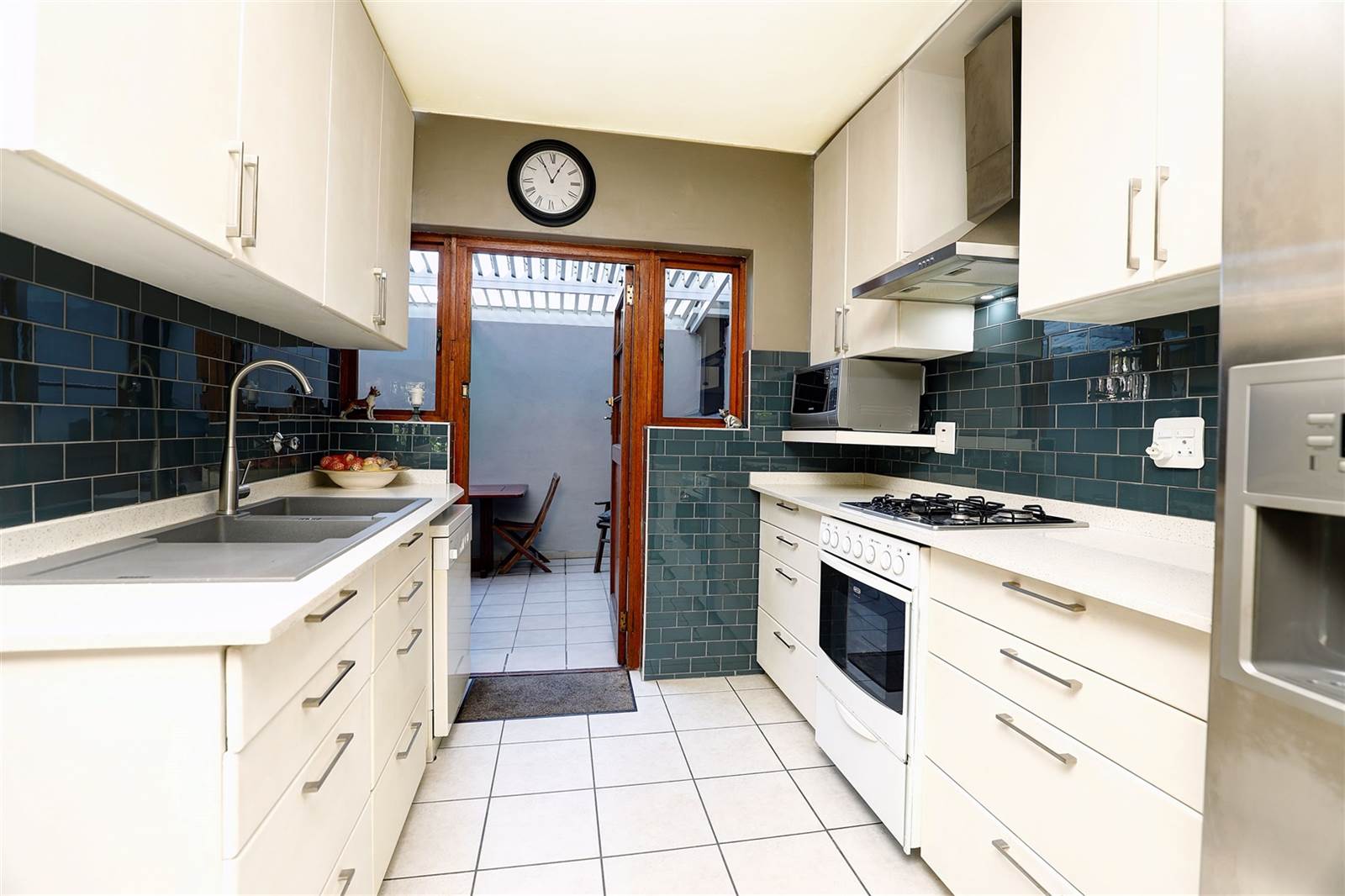 3 Bed Townhouse in Durbanville Central photo number 6