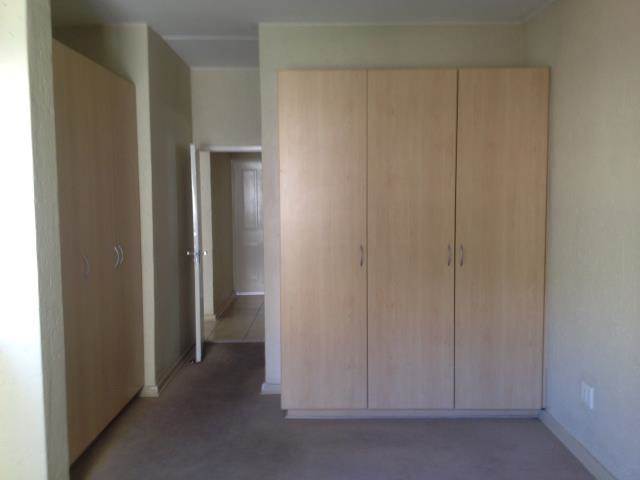 2 Bed Apartment in Rosebank photo number 4