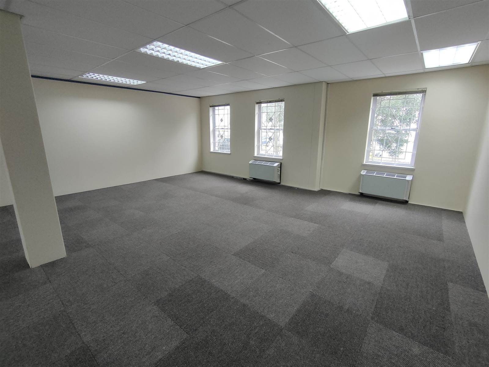 120  m² Commercial space in Bellville Central photo number 5