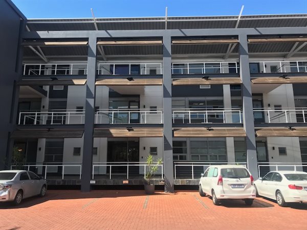 154  m² Commercial space