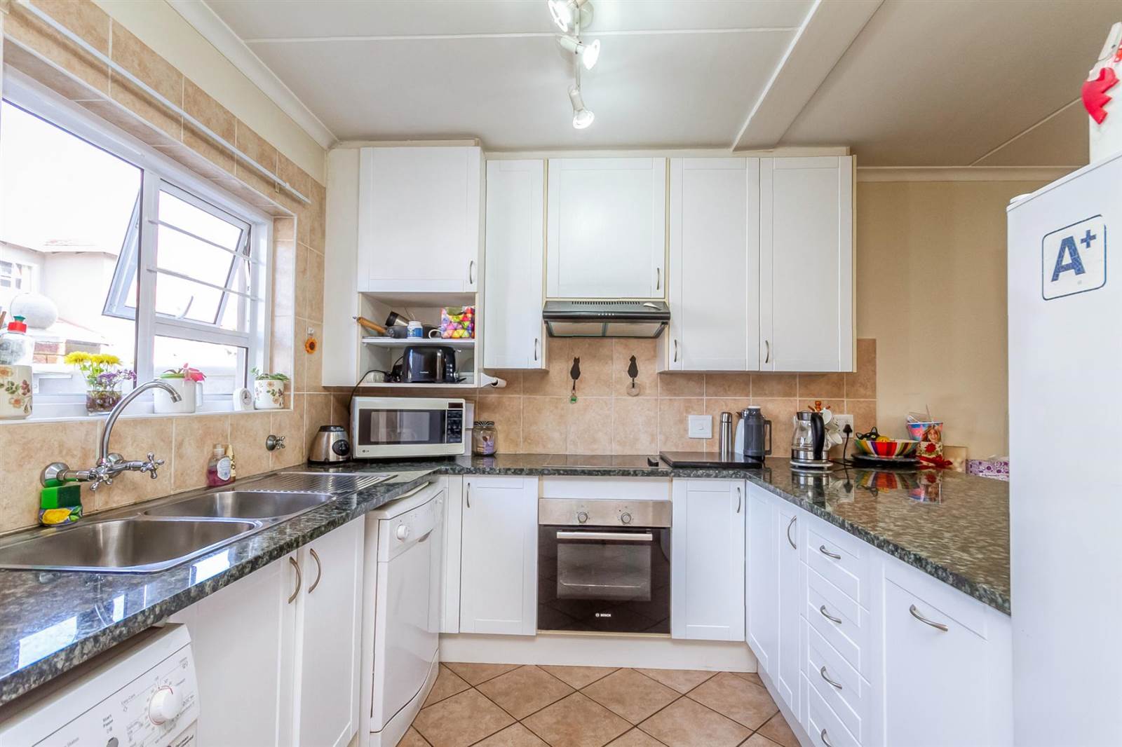 2 Bed Townhouse in Bryanston photo number 9