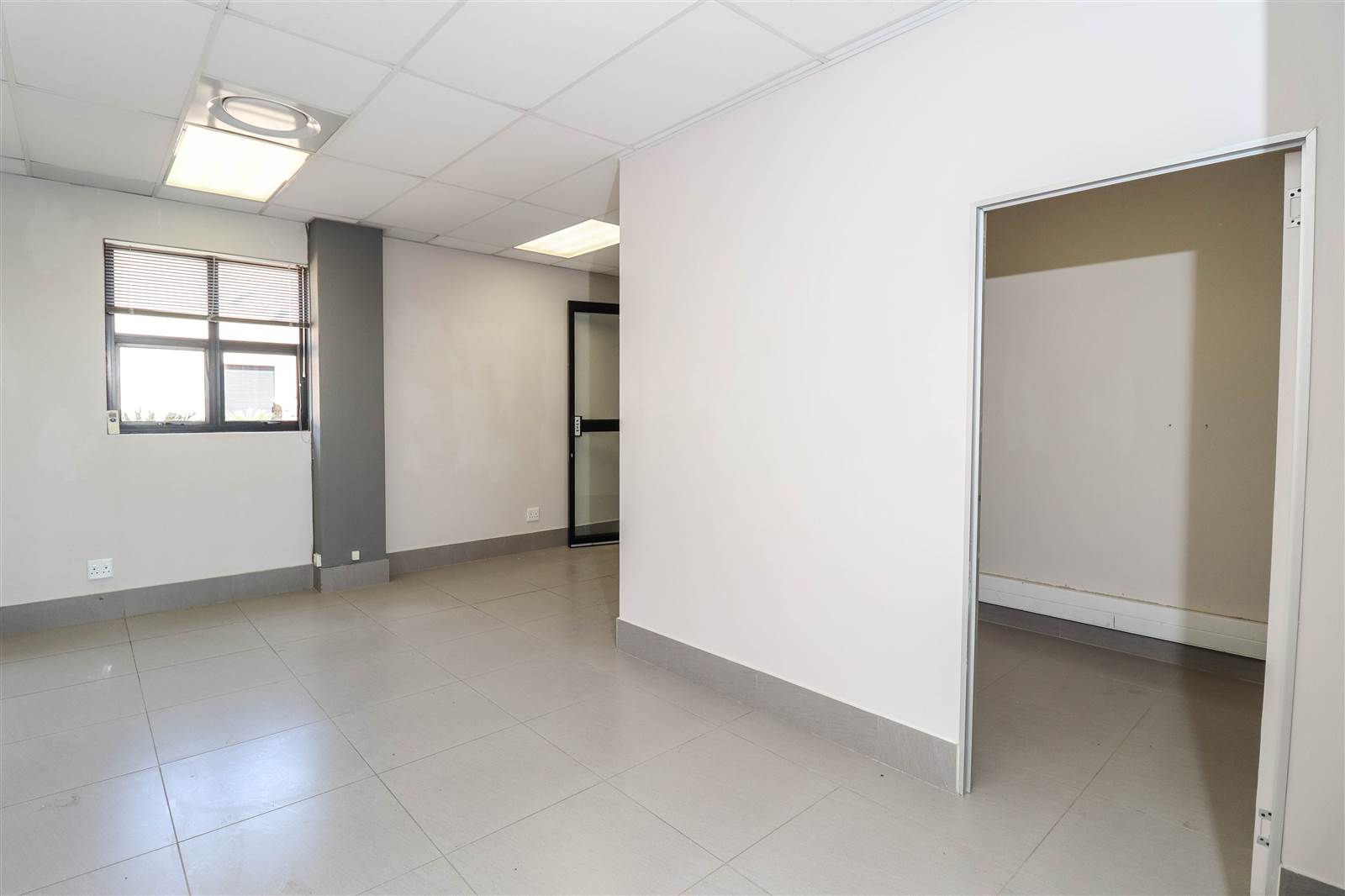 74  m² Commercial space in Featherbrooke Estate photo number 8