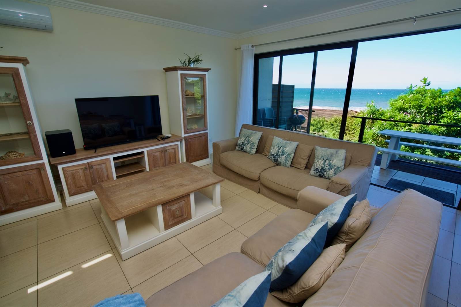 4 Bed Duplex in Blythedale Beach photo number 9