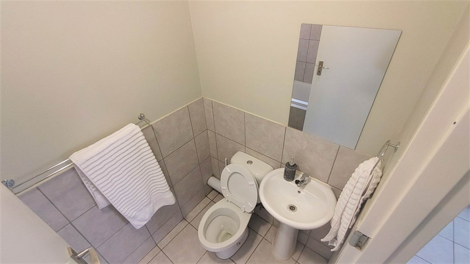2 Bed Apartment in Germiston Central photo number 10