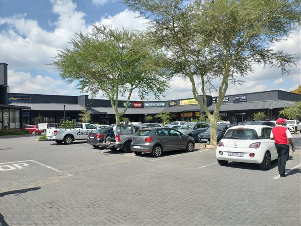 152  m² Commercial space