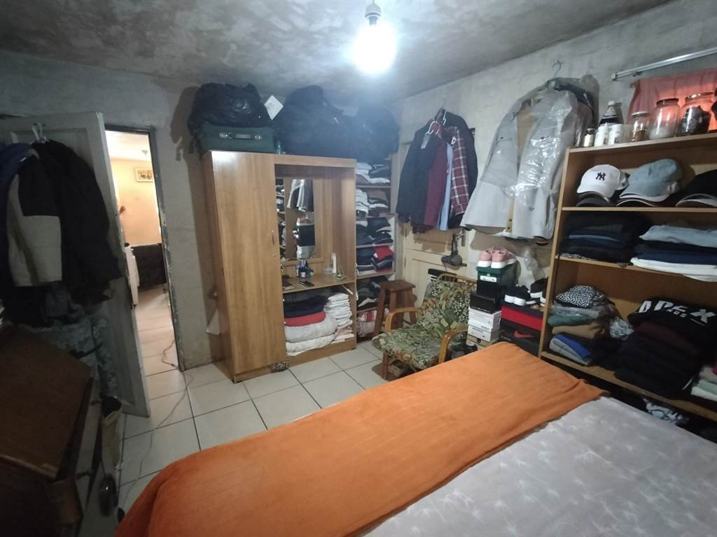 1 Bed Apartment in Zonnebloem photo number 4