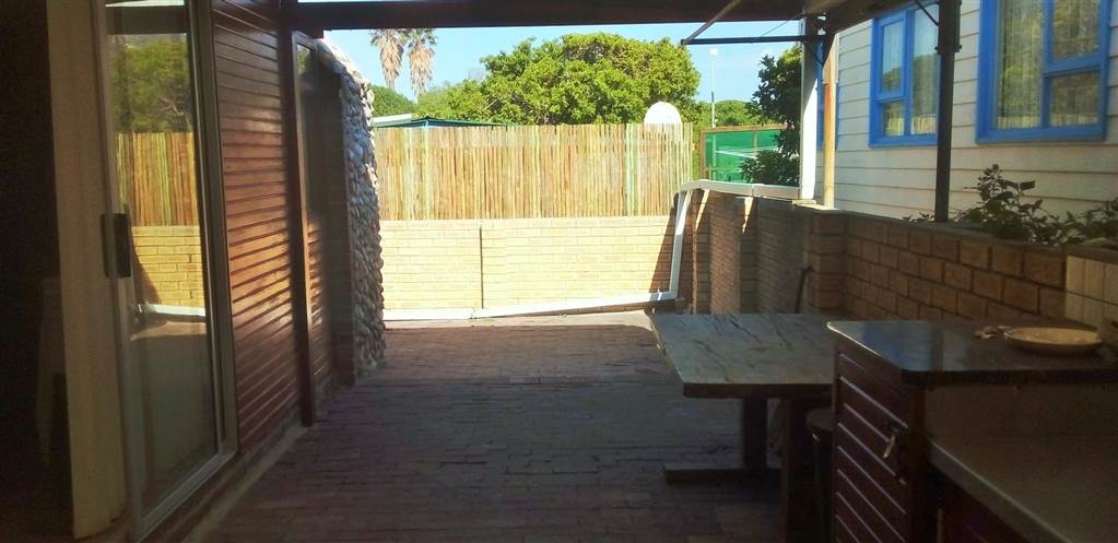 2 Bed House in Gansbaai and surrounds photo number 9