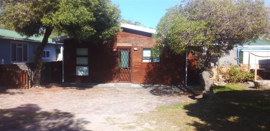 2 Bed House in Gansbaai and surrounds photo number 12
