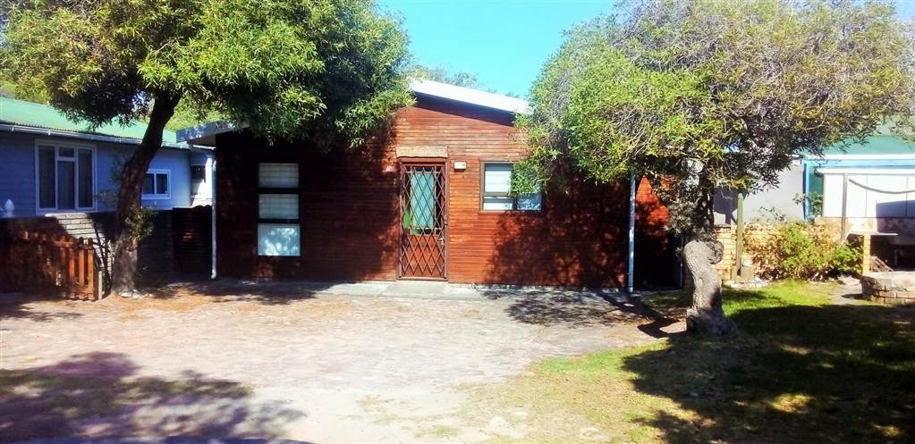 2 Bed House in Gansbaai and surrounds photo number 1