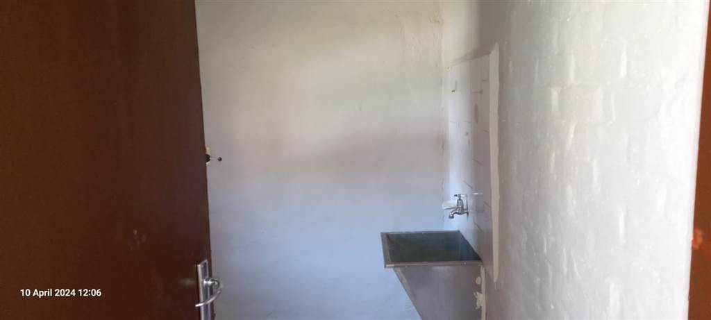 100  m² Commercial space in Louis Trichardt photo number 11