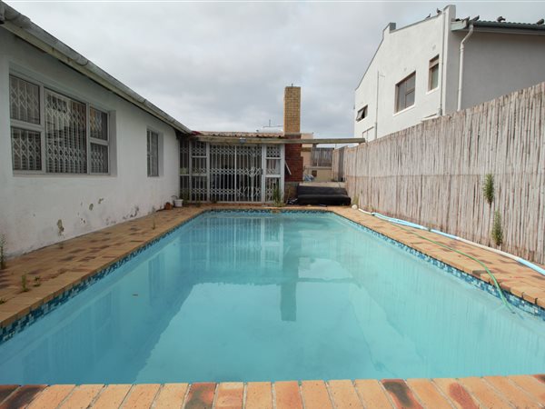 5 Bed House in Strandfontein