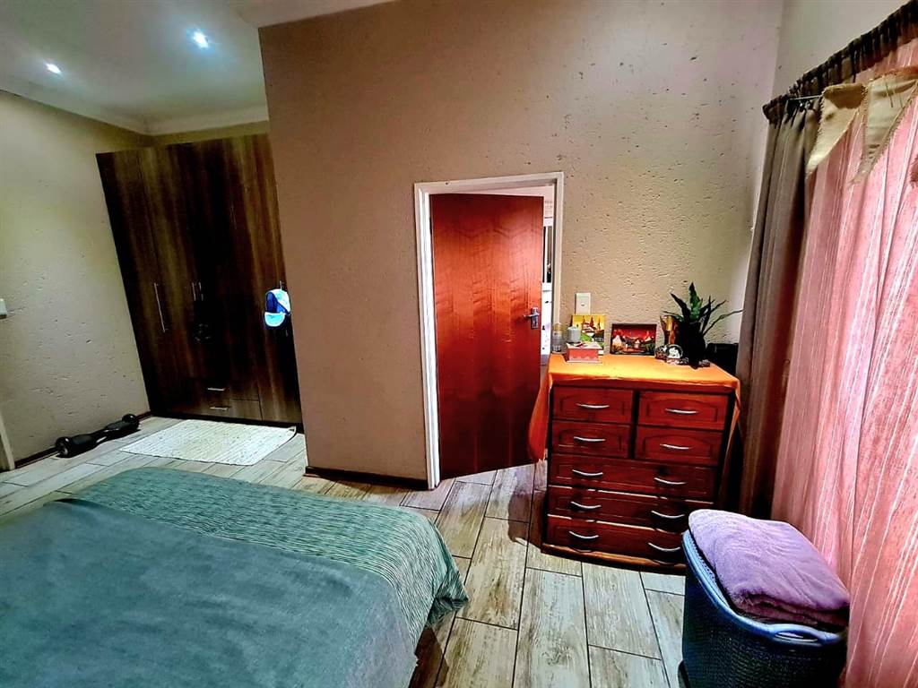 4 Bed House in Olifantshoek photo number 12