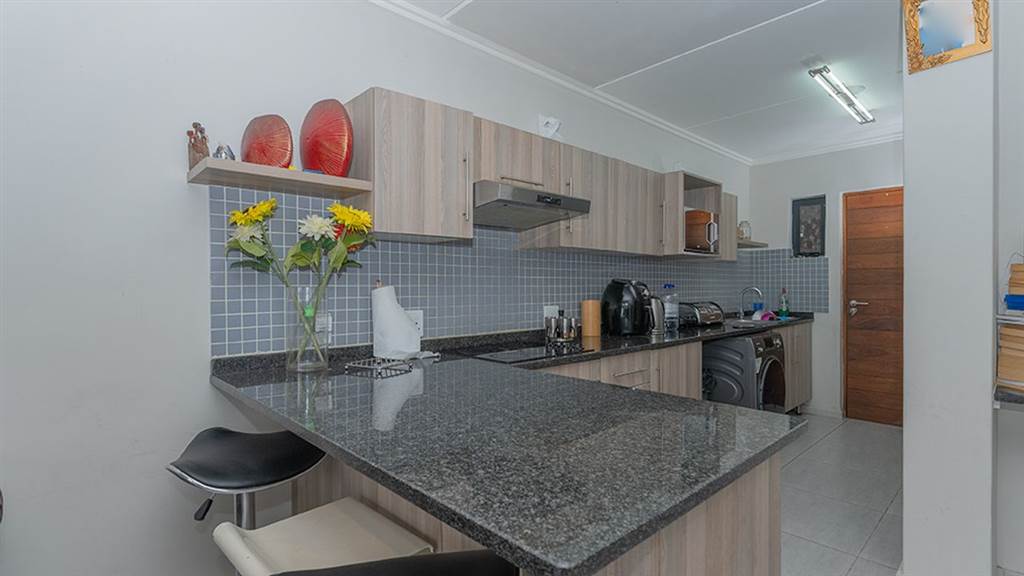 2 Bed Apartment in Sebenza photo number 20