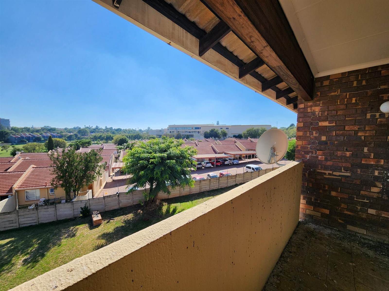 3 Bed Apartment in Sunninghill photo number 3