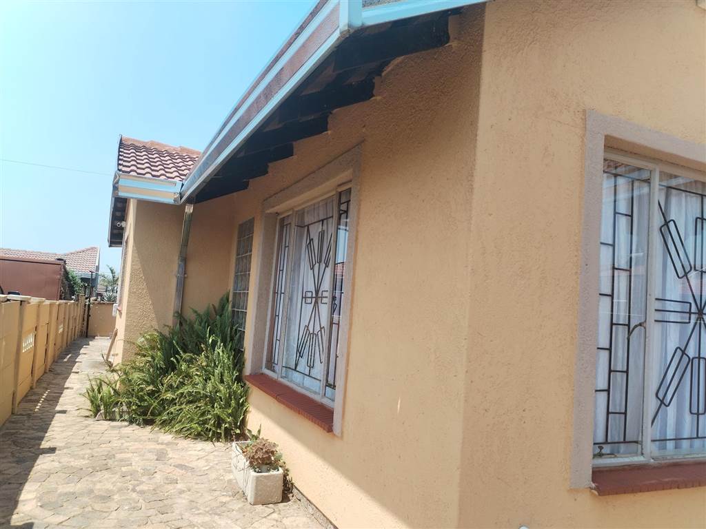 3 Bed House for sale in Daveyton | T4640700 | Private Property