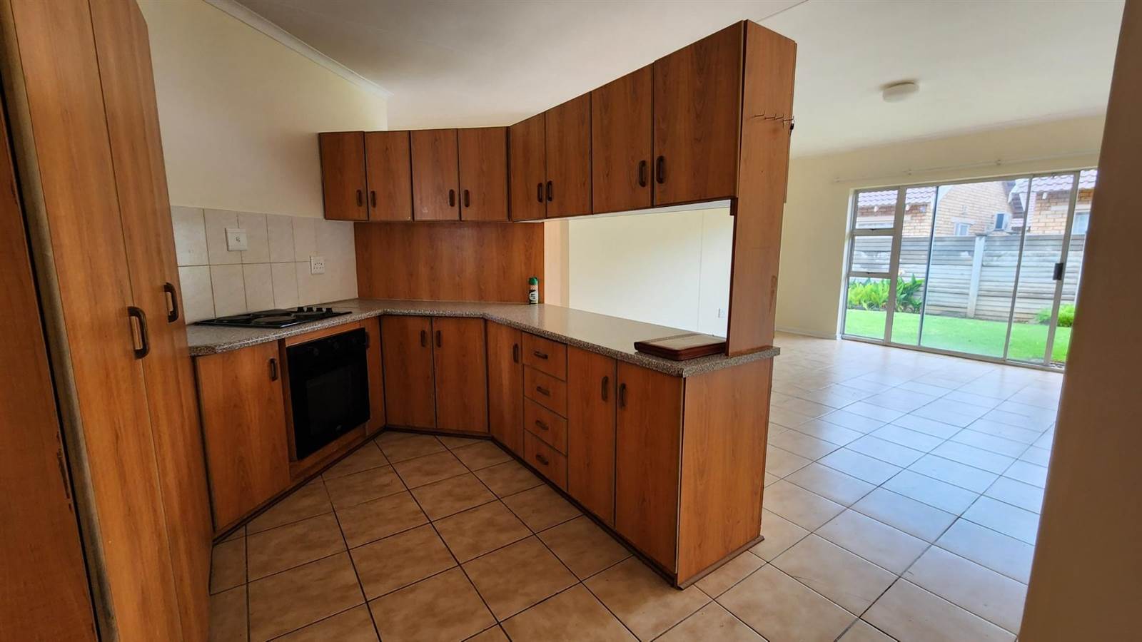 2 Bed Apartment in Quaggafontein photo number 6