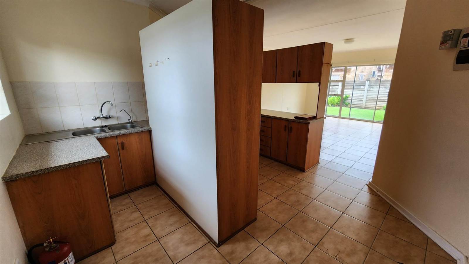 2 Bed Apartment in Quaggafontein photo number 5