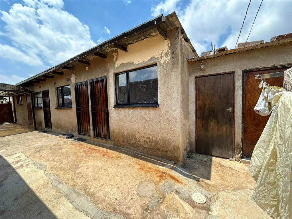 3 Bed House in Dobsonville photo number 30