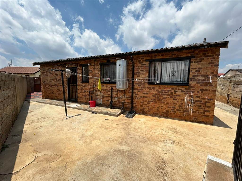 3 Bed House in Dobsonville photo number 28