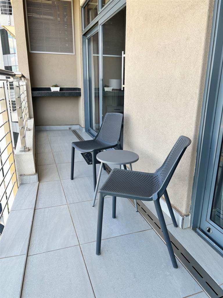 2 Bed Apartment in Menlyn photo number 24