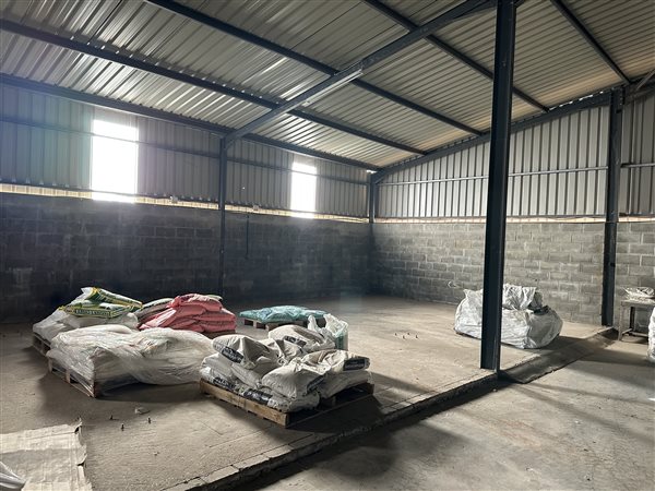 400 m² Industrial space 400 m² Industrial space