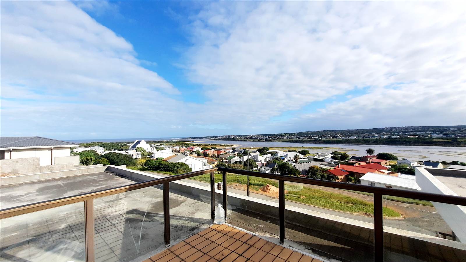6 Bed House in Stilbaai photo number 1