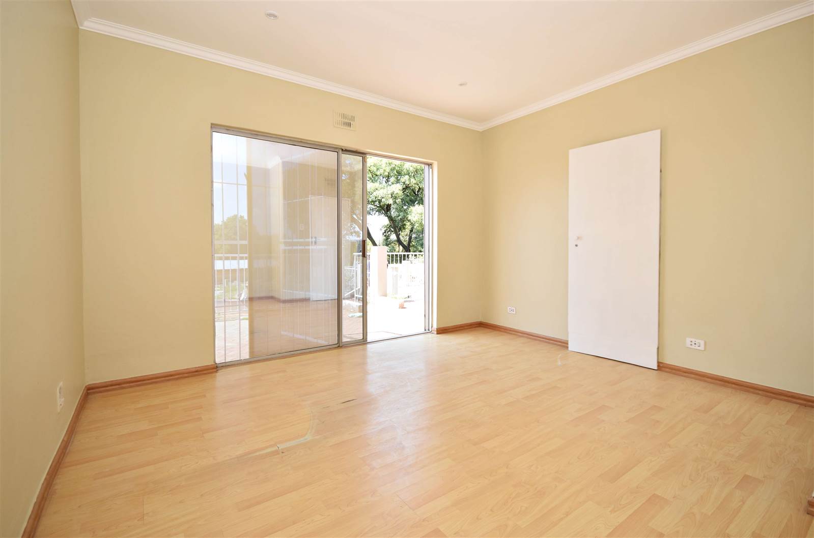 4 Bed House in Johannesburg North photo number 2