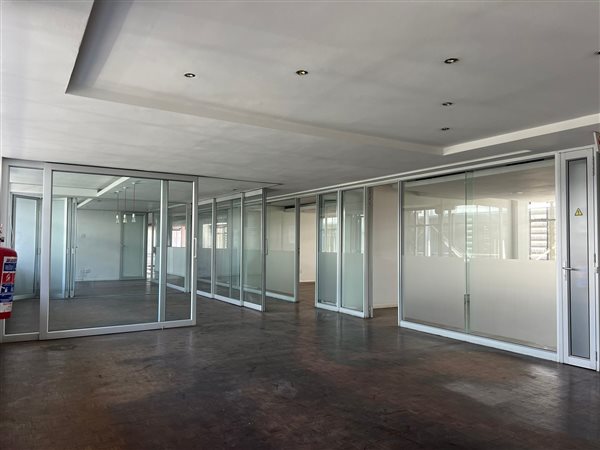 551  m² Commercial space in Parktown North