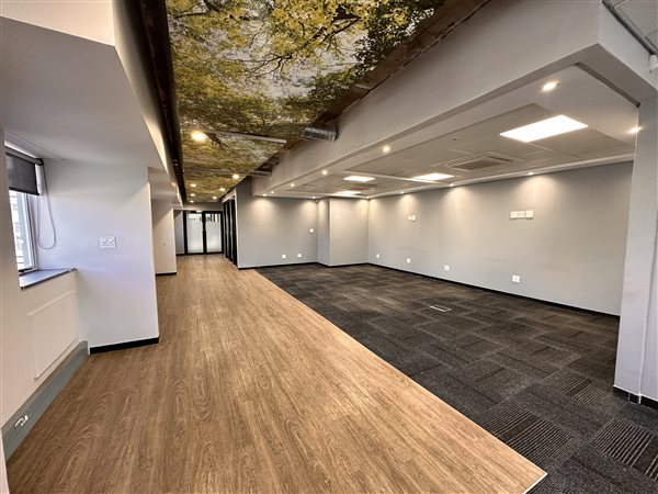 220  m² Commercial space