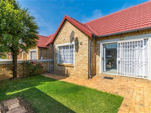 2 Bed Townhouse in Heuwelsig Estate